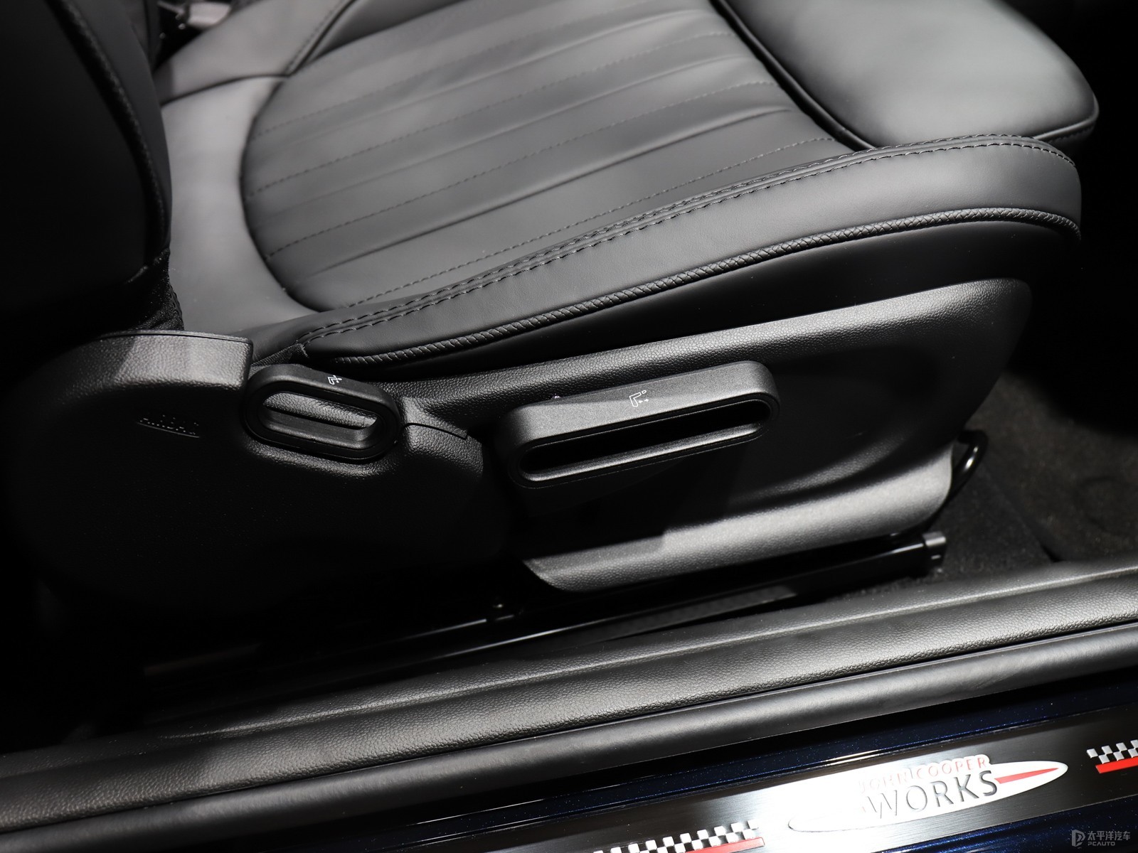 MINI 2022款 2.0T COOPER S CABRIO 黑标特别版内饰