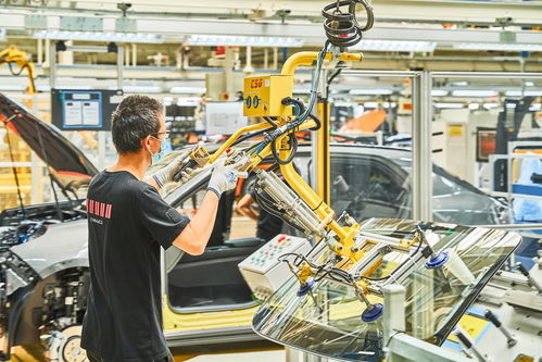 试驾国产小钢炮领克02hatchback 探访领克汽车工厂
