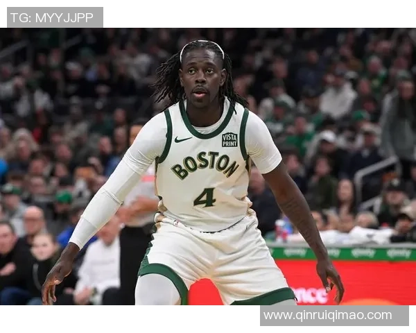 朱霍勒迪的篮球之路与职业生涯的辉煌成就探讨